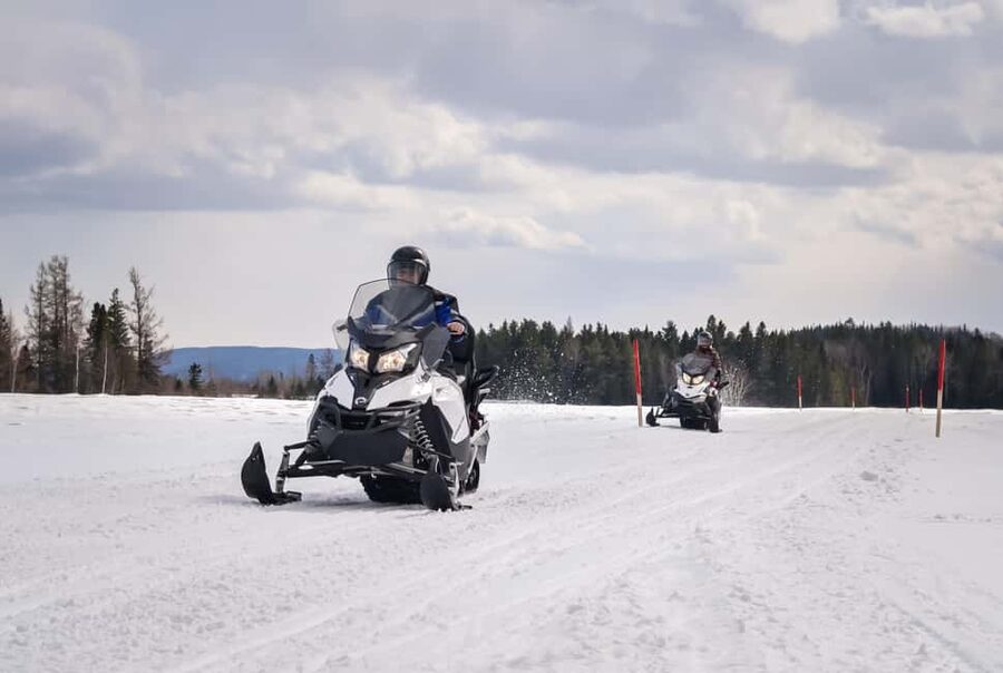 15 min. Tadoussac: Snowmobile Expedition in Saguenay Fjord - Choosing between 90 minutes and six hours