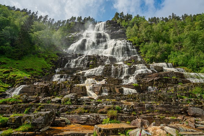 2-Day Round Trip from Bergen: THE GRAND SOGNEFJORD – fjords, waterfalls, glacier - Day 2: Urnes, Jostedalen, and Nigardsbreen glacier