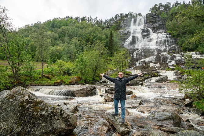 2-Day Round Trip from Bergen: THE GRAND SOGNEFJORD – fjords, waterfalls, glacier - Nærøyfjord and Flåmsbana: the busiest part of Day 1
