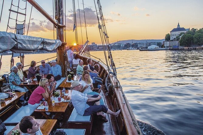 2-Hour Oslo Fjord Sightseeing Cruise by Sailing Ship - Choosing your seat, staying warm, and using the bar