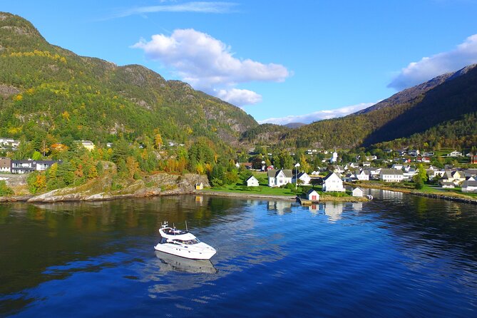 4 Day Bergen - Hardangerfjord private fjord-cruise - Comfort, service, and the small-group advantage