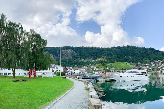 4 Day Bergen - Hardangerfjord private fjord-cruise - Day two: Folgefonna Glacier and a night in Norheimsund