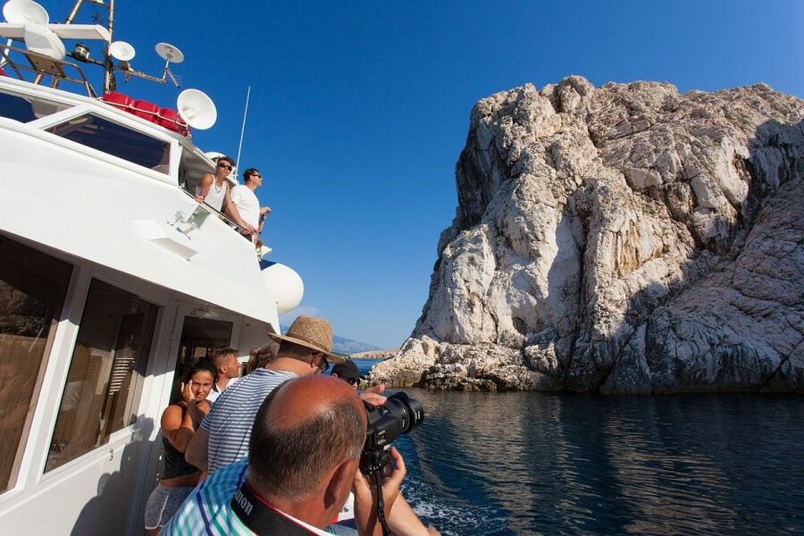 Baška: Rab Island and Zavratnica Fjord Boat Tour with Lunch - What the buffet lunch adds to the day