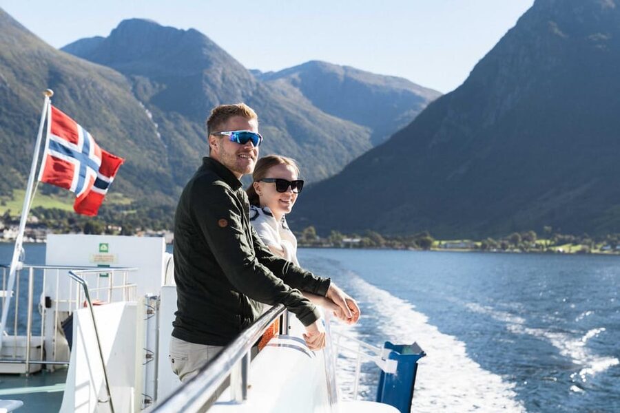 Bergen: Cruise to beautiful Rosendal by the Hardangerfjord - Choosing between the sun deck and cabin
