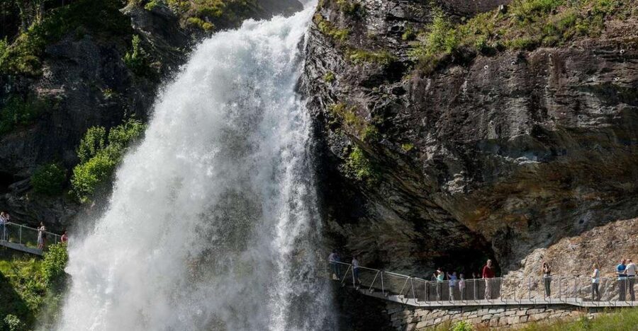 Bergen: Hardangerfjord, Voss Gondola & 3 Great Waterfalls - Skjervsfossen, a first waterfall stop