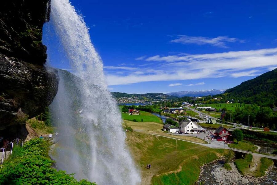 Bergen: Hardangerfjord & Waterfalls Bus Tour with Apple Pie - From Bergen to Hardanger by comfortable coach