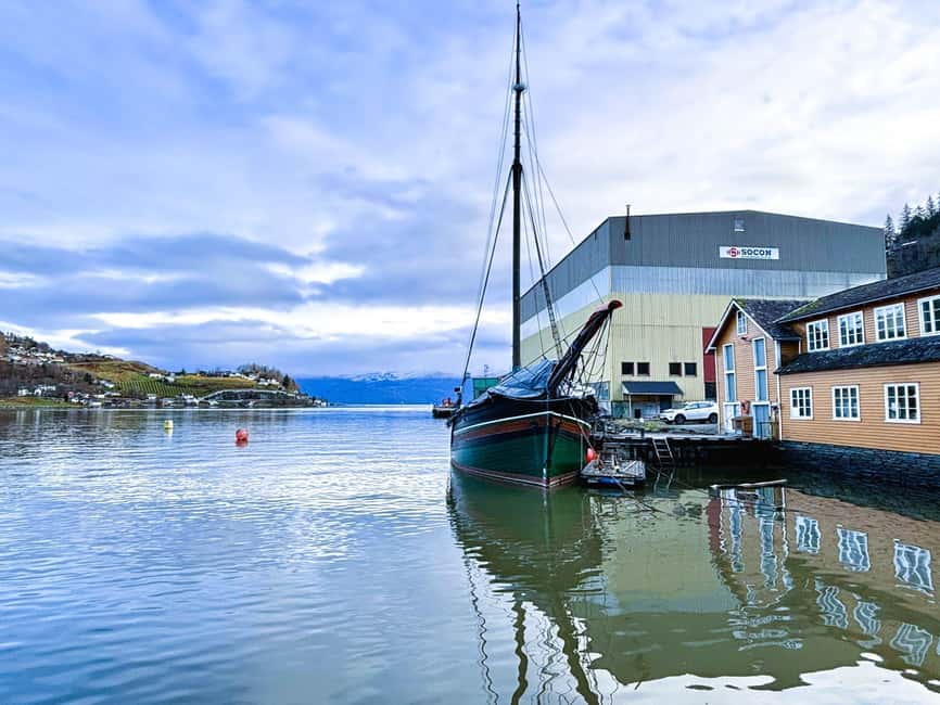 Bergen: Hardangerfjord & Waterfalls Bus Tour with Apple Pie - The return through Kvamskogen and Osterfjord