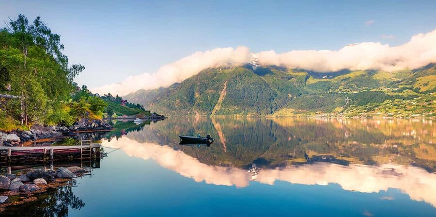 Bergen: Hardangerfjord & Waterfalls Bus Tour with Apple Pie - Morkholsfossen and the first waterfall views