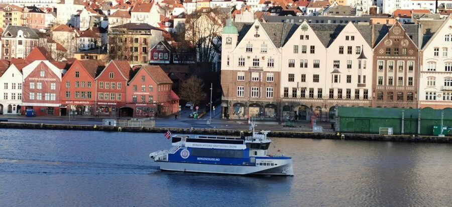 Bergen: Mostraumen Fjord Cruise, Mt Fløyen, City Sightseeing - The guides make the difference