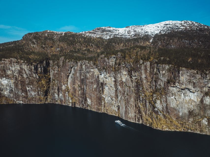Bergen: Mostraumen Fjord Cruise - with Local Tour Guides - Mostraumen Channel, where the cruise earns its name