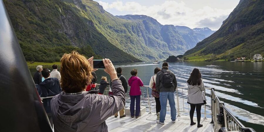 Bergen: Nærøyfjorden, Flåm, and Stegastein Guided Bus Tour - How the $309 price makes sense