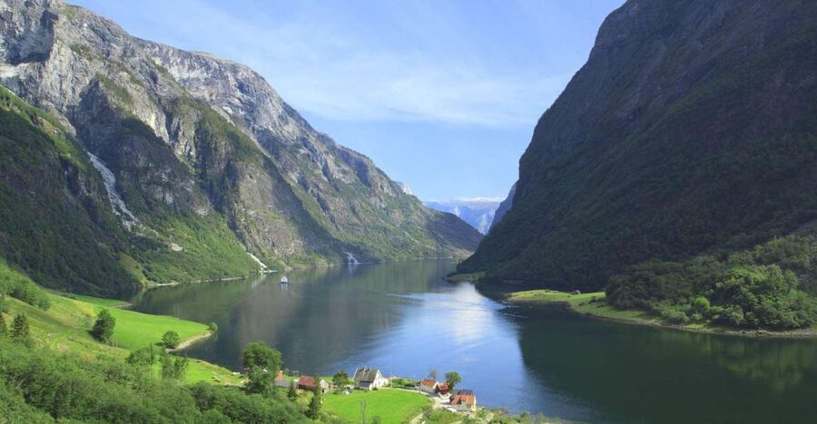 Bergen: Private Day Tour, Nærøyfjord Cruise and Flåm Railway - Key points at a glance