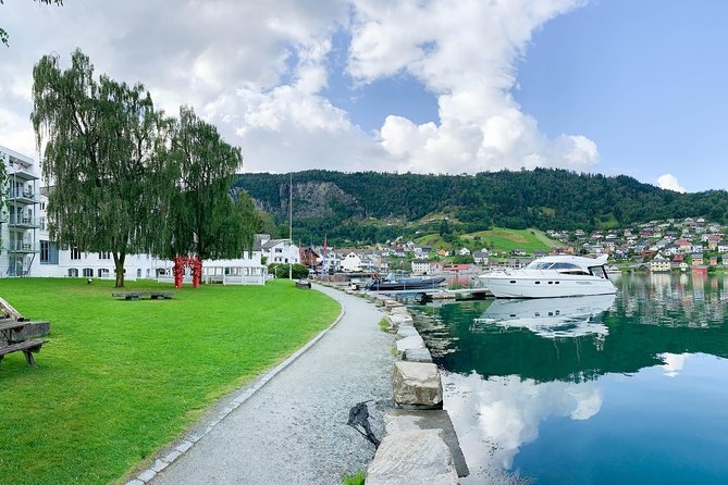 Bergen to Hardangerfjord VIP car + private yacht Fjord cruise - Four hours through Hardangerfjord