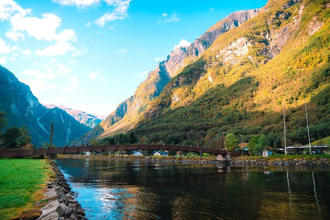Bergen: UNESCO Fjord Cruise, Flåm & Stegastein - Incl. Lunch - Forty minutes in Flåm
