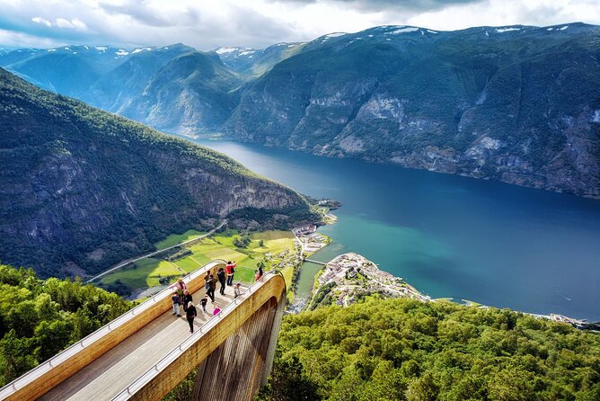 Bergen: UNESCO Fjord Cruise, Flåm & Stegastein - Incl. Lunch - From Bergen along the Osterfjord toward Voss