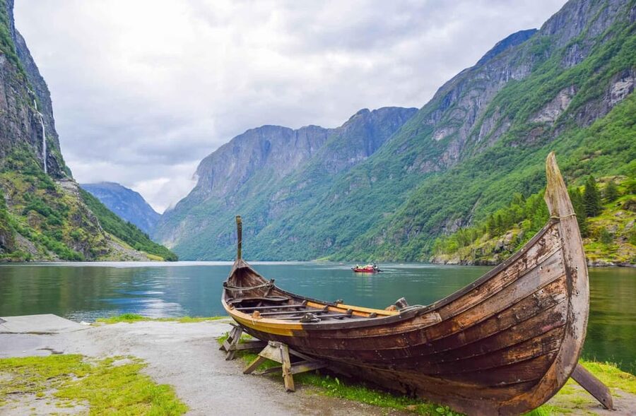 Bergen: Viking Village, Nærøyfjorden Cruise and Flåm Railway - The long train ride back to Bergen
