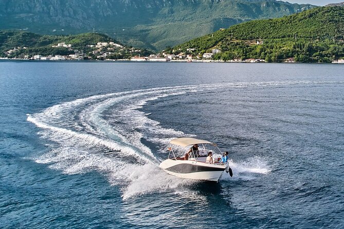 Blue Cave Guided Tour in Kotor Bay - Group size, skipper, and the feel on board