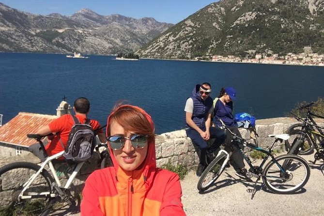 Cycling and hiking short tour through the bay of Kotor - Walking through chestnut woods to the abandoned village
