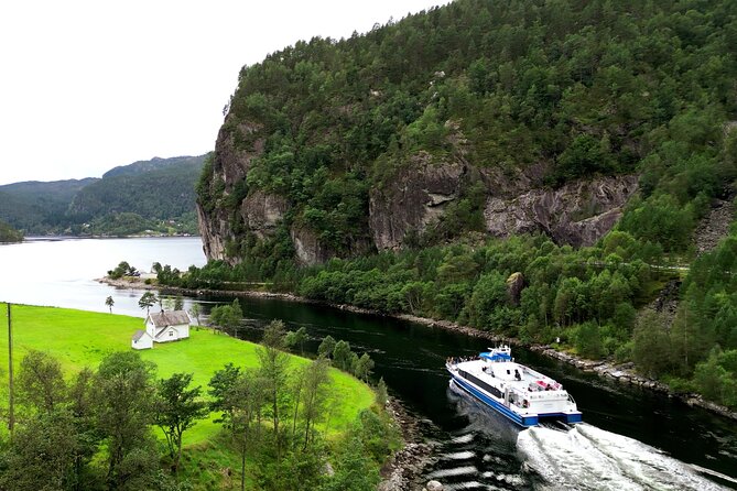 Fjord Cruise from Bergen through Mostraumen - Food, drinks, and practical comfort onboard