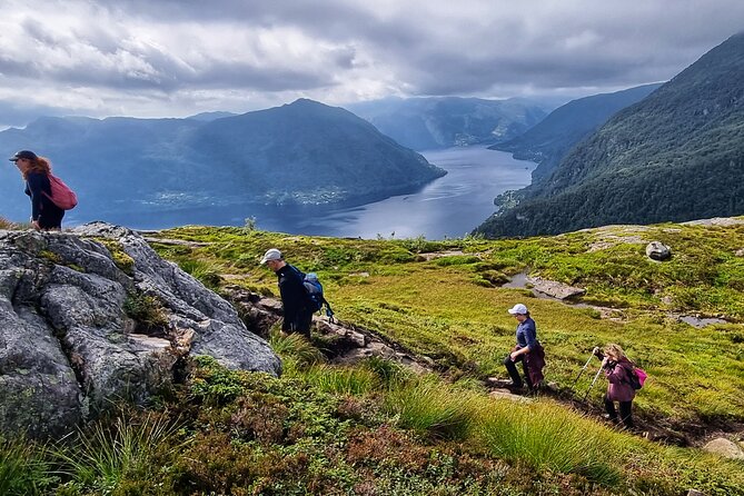 Fjord Hiking - Public tour - Fjord viewpoints without the usual crowd