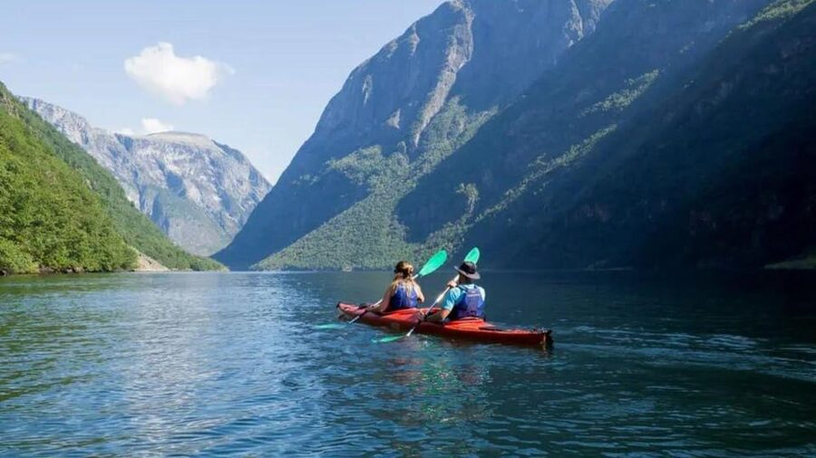 Fjord kayak - Hardangerfjord, Granvin - What the five-hour route feels like