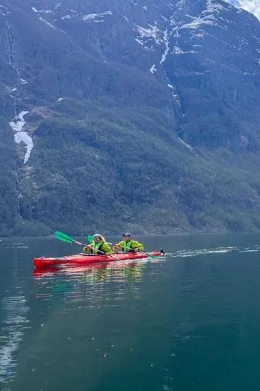 Fjord kayak - Hardangerfjord, Granvin - The scenery is the main reward