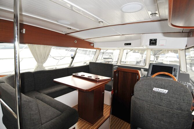 Fjord Sea Safari with Fishing from Bergen - Learning to fish with Captain Andreas
