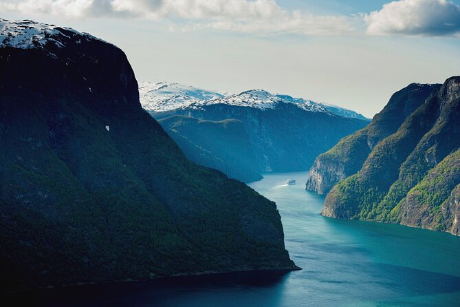 Flåm Tour: Borgund Stave Church, Lærdal & Stegastein - Lærdal gives you 15 minutes to stretch