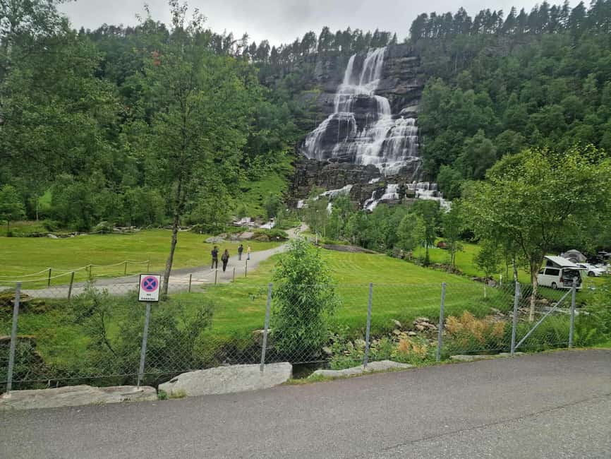 Flåm: Tvinde Waterfalls, Stalheimskleiva Hike & Gudvangen - The twin falls, Sivlefossen and Stalheimsfossen