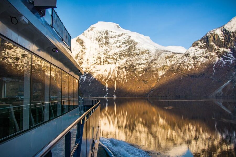 From Ålesund: Winter Fjord Cruise to Geirangerfjord - Fjord Rangers who explain more than the view