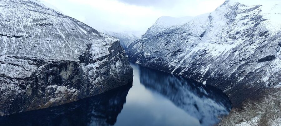 From Ålesund: Winter Fjord Cruise to Geirangerfjord - Arriving in Geiranger and reaching Flydalsjuvet