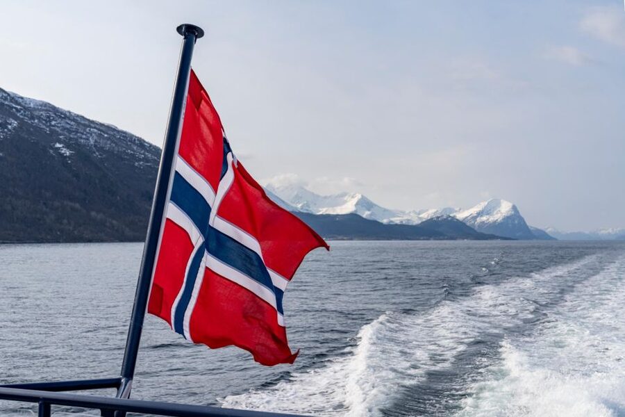 From Ålesund: Winter Fjord Cruise to Geirangerfjord - Food, drinks, and the value of the $346 price