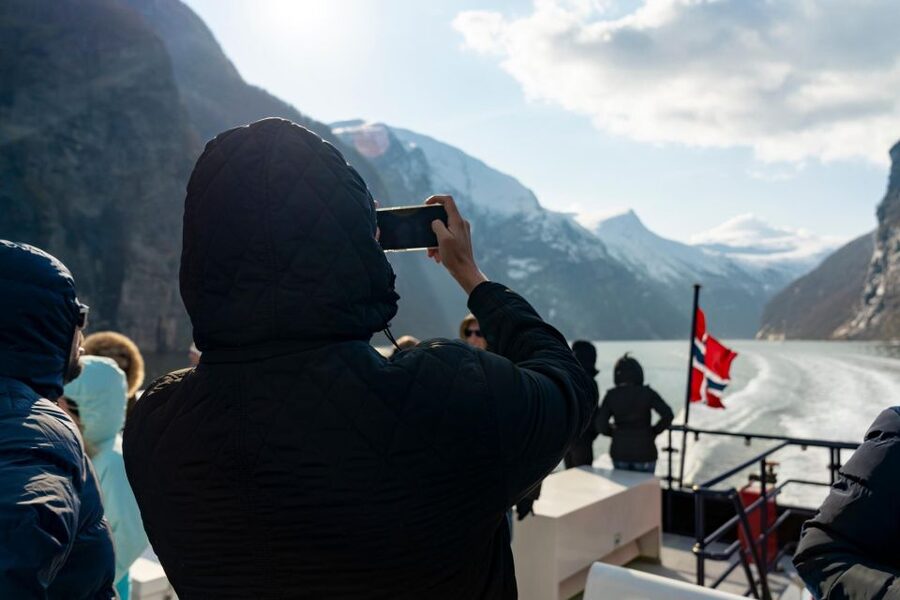 From Ålesund: Winter Fjord Cruise to Geirangerfjord - Booking details worth getting right