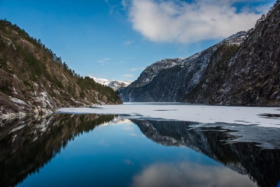 From Bergen: The Original Fjord Cruise to Mostraumen - Choose your seat with the weather in mind