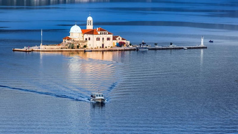 From Dubrovnik: Montenegro Day Trip with Cruise in Kotor Bay - Perast: Baroque buildings beneath steep hills