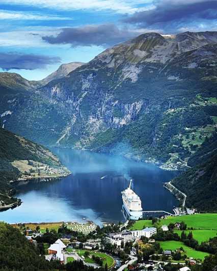 From Geiranger: Dalsnibba & Eagle Road Private Tour & Picnic - From Geiranger to the high road