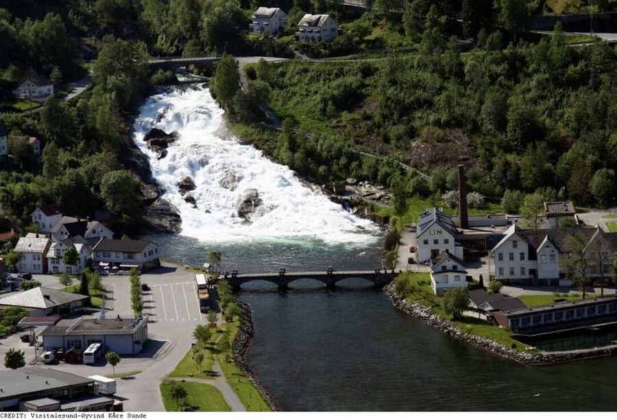 From Hellesylt: The Best of Geiranger Shore Excursion - Øvstefossen Waterfall and the Mountain Road