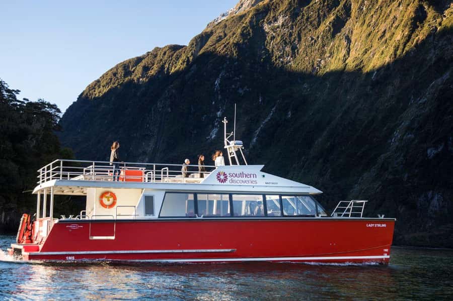 From Queenstown: Milford Sound Flight and Cruise with Lunch - The 105-minute small-boat nature cruise