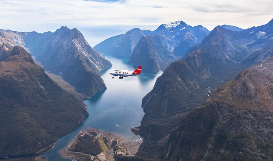 From Queenstown: Scenic Flight to Milford Sound - Crossing Central Otago and Lake Wakatipu