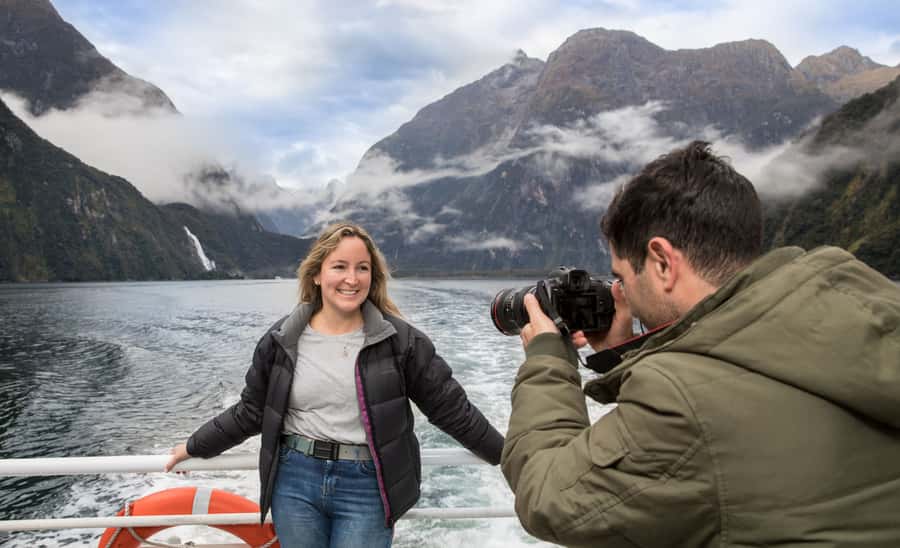 From Te Anau: Milford Sound Cruise & Glass-Roof Coach Tour - Choosing lunch on the boat