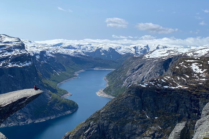 Full Day Hiking Adventure from Bergen to Trolltunga - The pre-dawn departure from Bergen