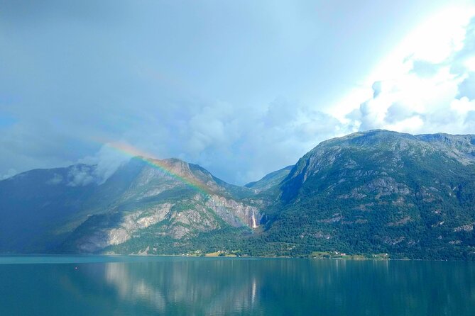Full Day Private Tour to Flam with Pick Up - Tvindefossen: a quick waterfall stop
