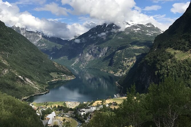 Geiranger: Excursions.no Mount Dalsnibba & Eagle's Bend - Eagle Bend follows the famous hairpins