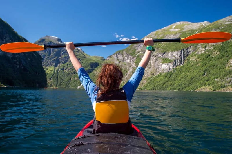 Geiranger: Guided Kayak Tour in Geiranger Fjord - The first paddle: technique before scenery