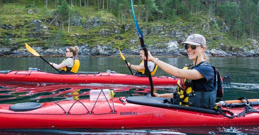 Geiranger: Kayak tour with guide - Paddling beneath the cliffs