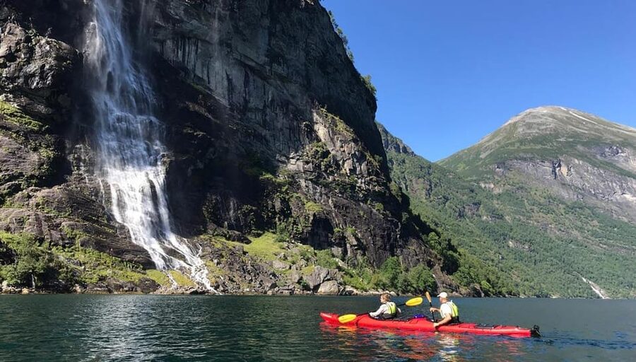 Geiranger: Kayak tour with guide - How the guides shape the experience