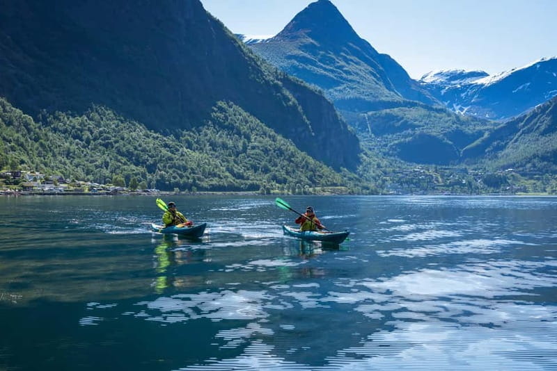 Geiranger: Kayak Tour with Waterfall Views - Gear, clothing, and comfort on cold water