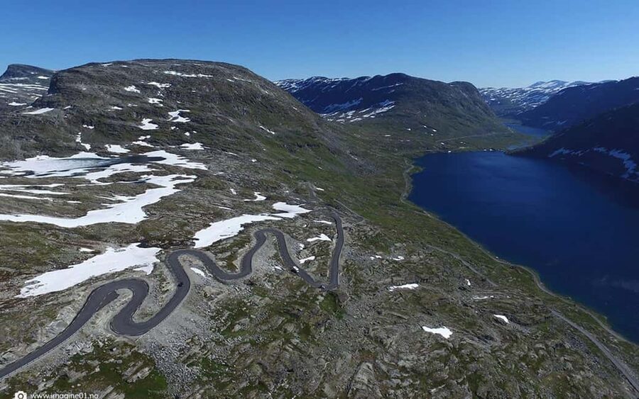 Geiranger: Panorama Bus Tours 1,5/2hr (Highlights viewpoint) - The climb to Flydalsjuvet at 320 meters