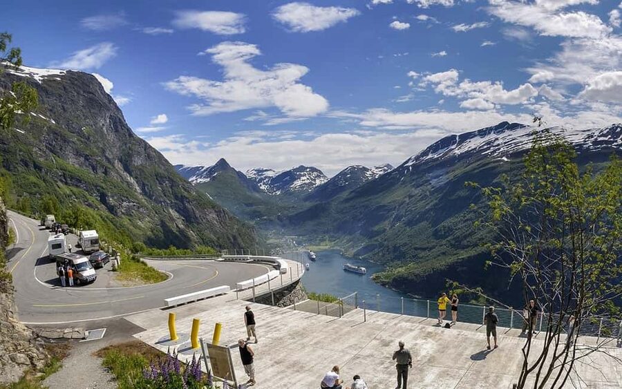 Geiranger: Panorama Bus Tours 1,5/2hr (Highlights viewpoint) - What makes the Dalsnibba Skywalk different