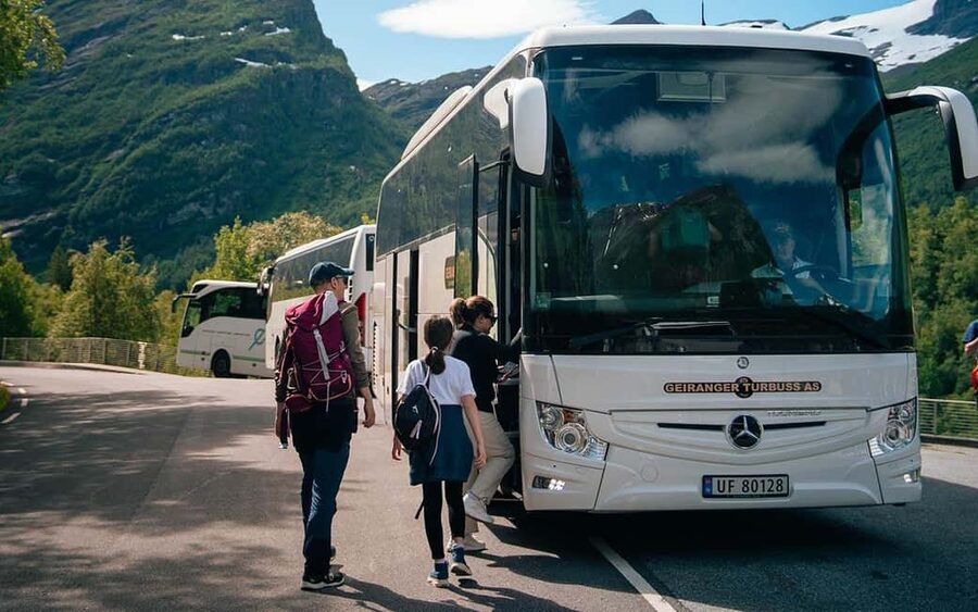 Geiranger: Panorama Bus Tours 1,5/2hr (Highlights viewpoint) - What the bus ride is like